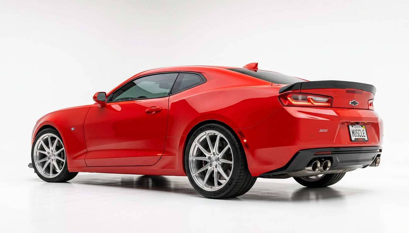 Rear-wheel-drive muscle car with a 20x8.5 front and wider 20x10 rear staggered wheel setup