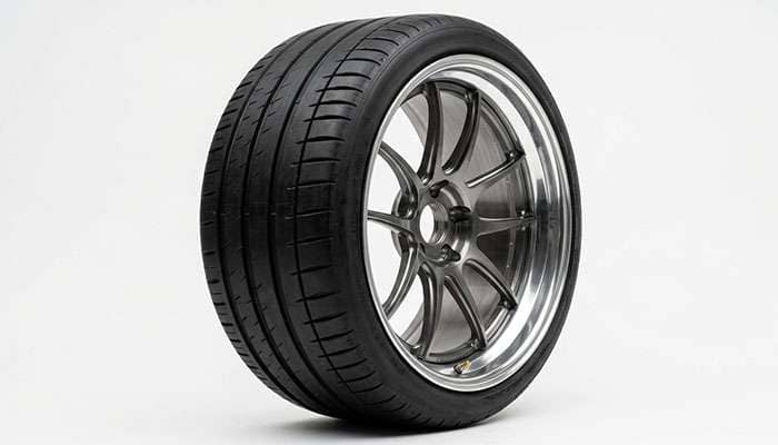 Close up of a 21 inch wheel showing rim width and mounted tire bead seat