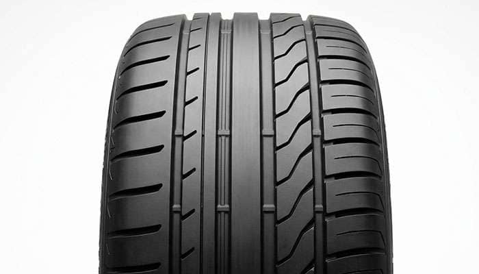 Summer performance 235/45R17 tire tread with wide dry-contact shoulder blocks