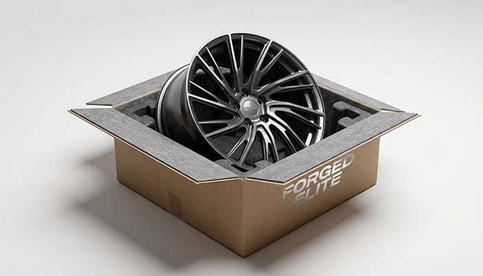 24-inch forged Vossen UV-7 wheel rim for 2023 Land Rover Range Rover L460 in a cardboard box