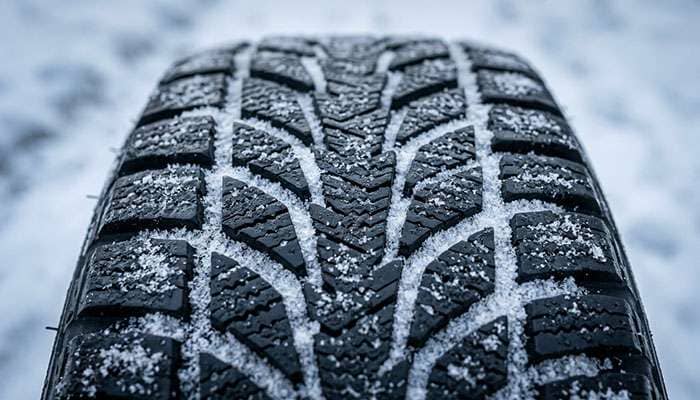 Winter tire tread with dense siping on packed snow