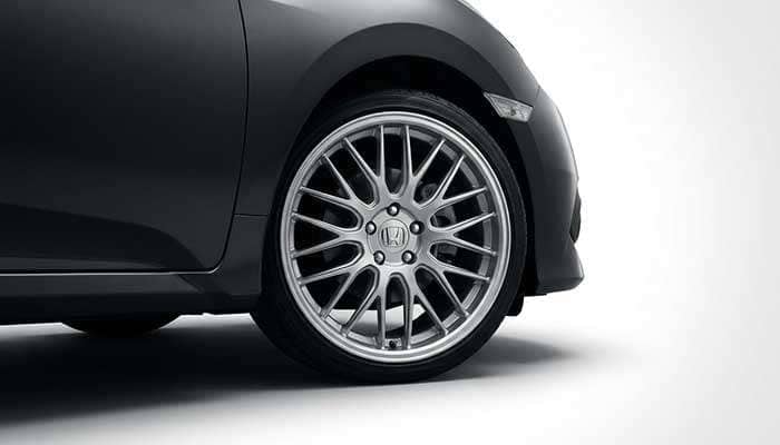 Honda Civic 17-inch aftermarket wheel fitment example