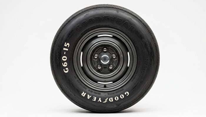 Diagram breaking down the muscle car tire size G60-15 into load letter, aspect ratio, and rim diameter