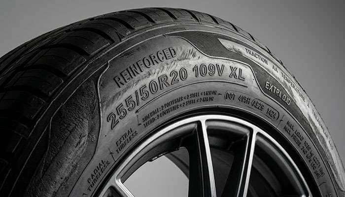 Cross-section detail of run-flat tire showing reinforced sidewall construction