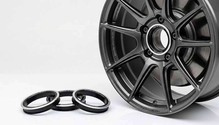 Hub-centric rings that center an aftermarket wheel on the vehicle hub for a vibration-free fit