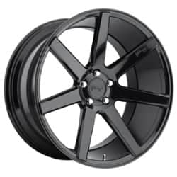Niche Verona M168 18x8 5x114.3 40 ET 72.56 CB Gloss Black
