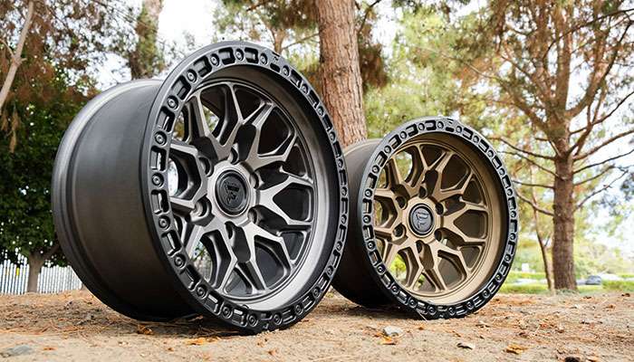 Four stylish Fittipaldi off-road wheels in grey and bronze finishes displayed