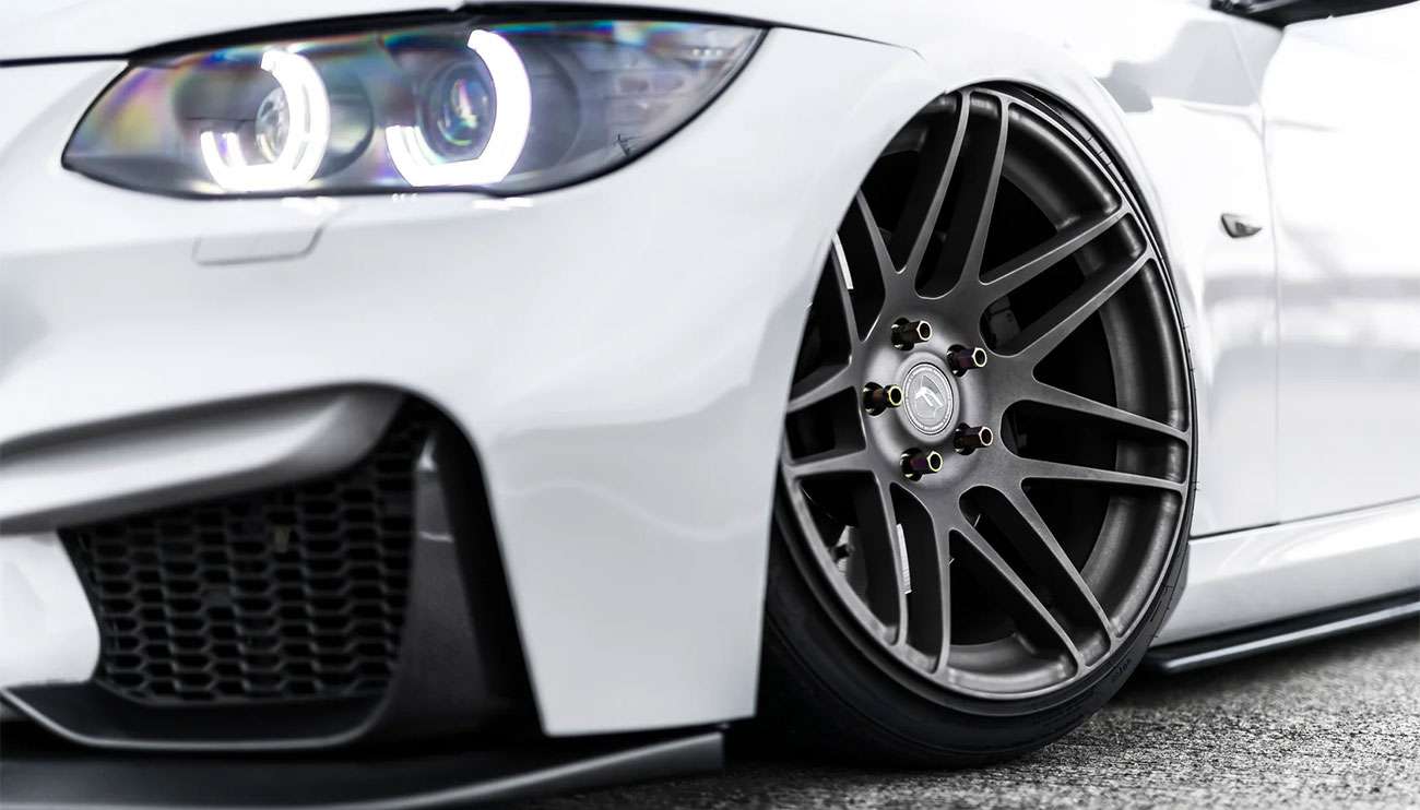 Forgestar F14 Beadlock Drag Wheel in Gloss Anthracite finish with multi-spoke design