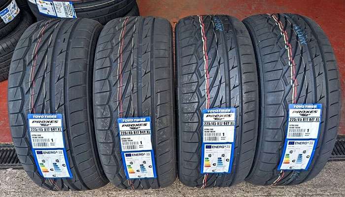 Low profile performance tire 225/45R17 with sporty design
