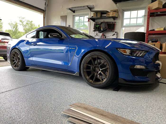 Signature SV502 forged monoblock wheels on an S550 Mustang at the track.